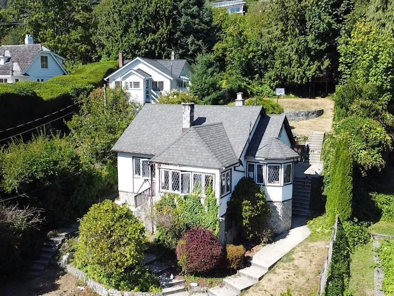3243 Travers Avenue, West Vancouver BC V7V 1G5