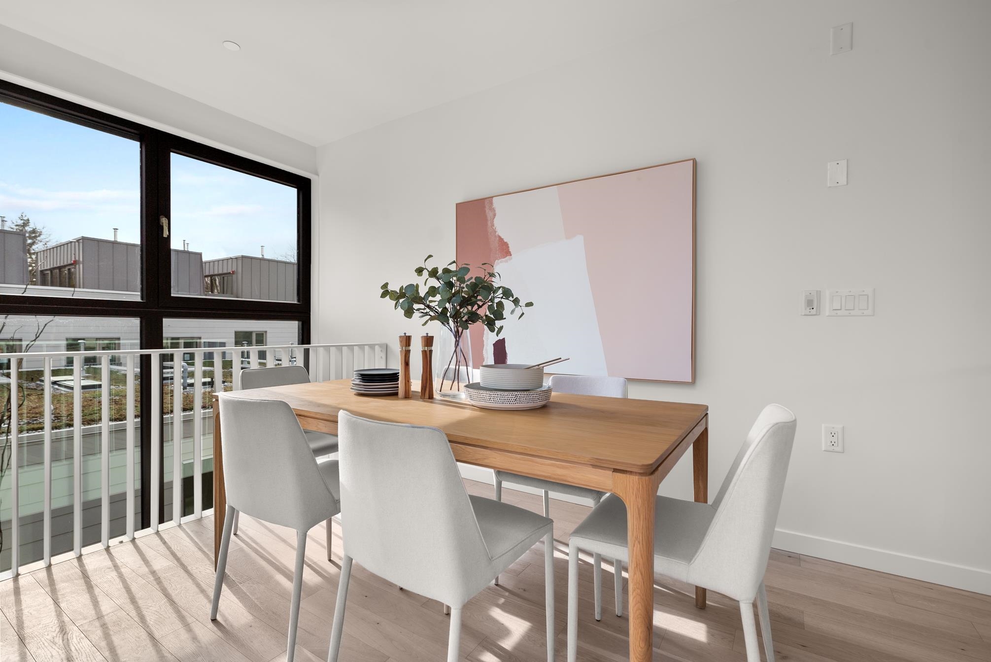 1-6 W 17th Avenue, Vancouver, BC, V5Y 1Z4