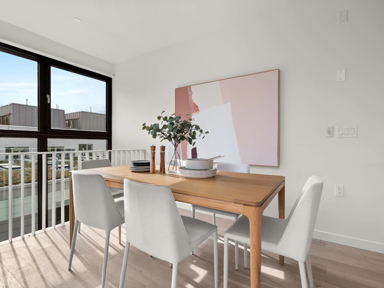 1-6 W 17th Avenue, Vancouver, BC, V5Y 1Z4