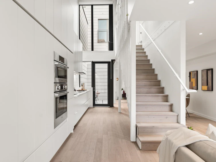 7-8 W 17th Avenue, Vancouver, BC, V5Y 1Z4