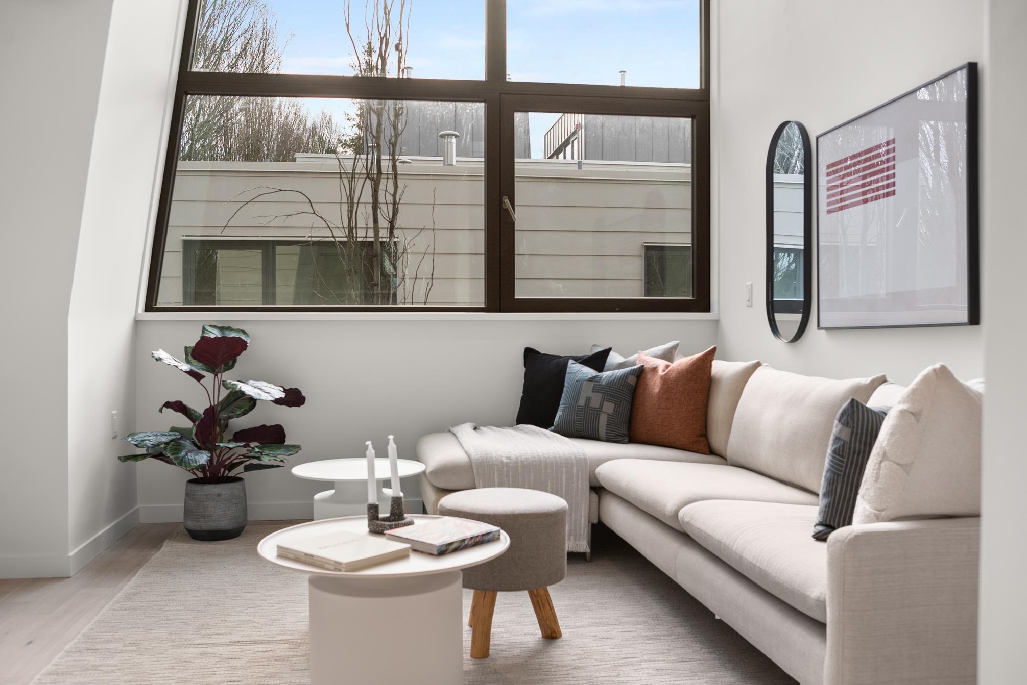5-6 W 17th Avenue, Vancouver, BC, V5Y 1Z4