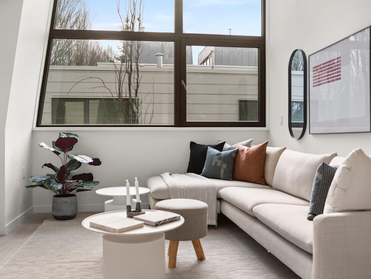 5-6 W 17th Avenue, Vancouver, BC, V5Y 1Z4