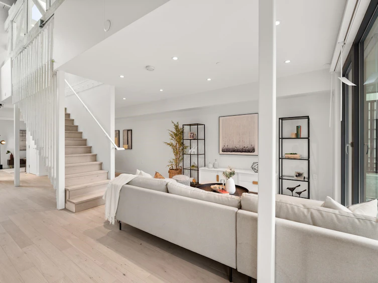 8-8 W 17th Avenue, Vancouver, BC, V5Y 1Z4