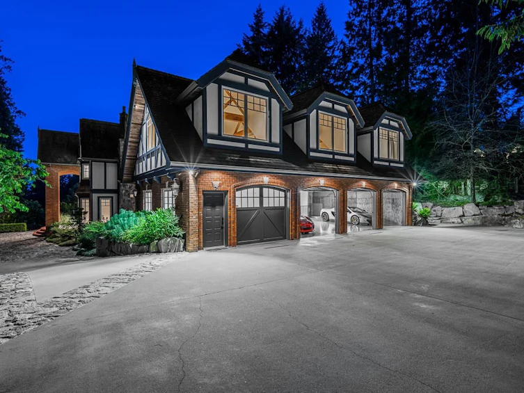4555 Piccadilly North Road, West Vancouver, BC, V7W 1E1