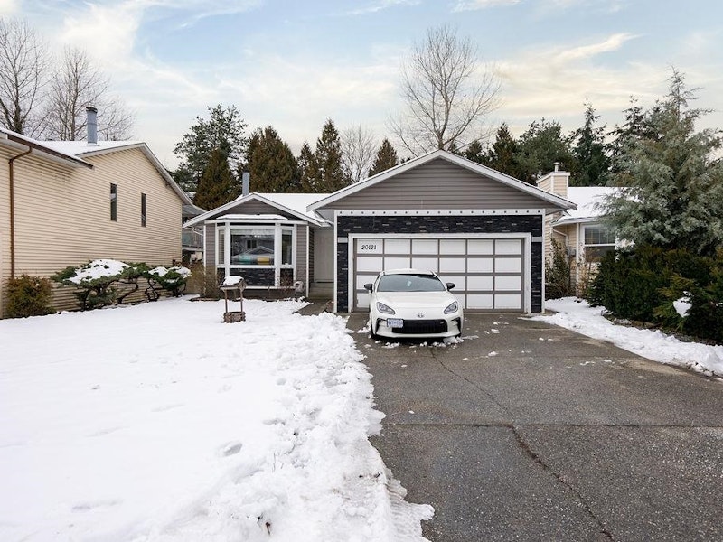20121 119a Avenue, Maple Ridge BC V2X 9V3