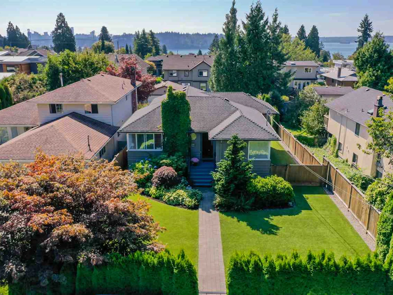 1248 Jefferson Avenue, West Vancouver BC V7T 2B1