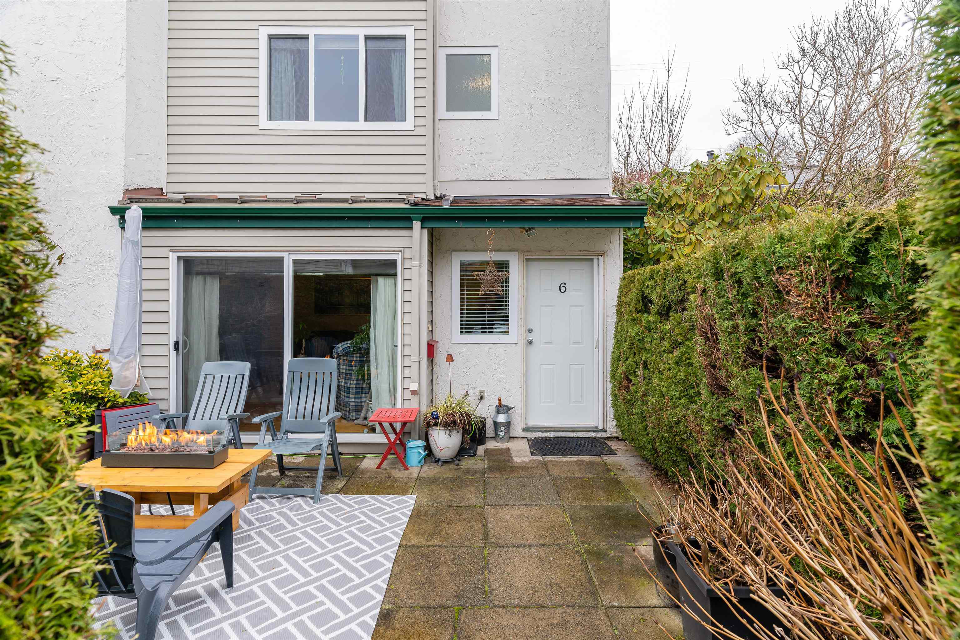 6-230 W 13th Street, North Vancouver, BC, V7M 1N7