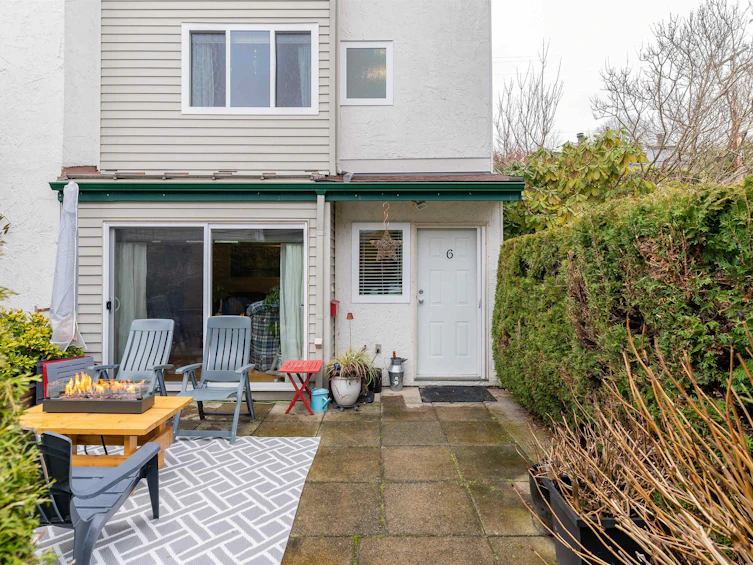 6-230 W 13th Street, North Vancouver, BC, V7M 1N7