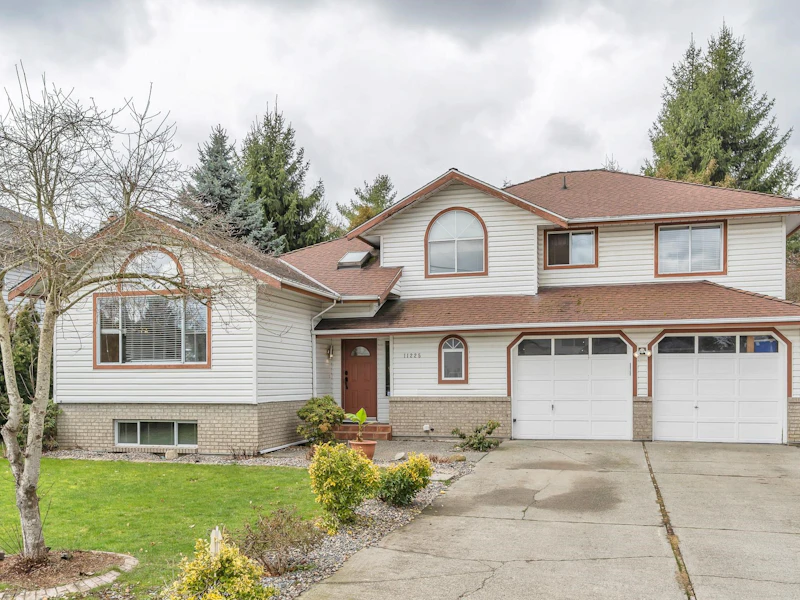 11225 153a Street, Surrey BC V3R 6H9