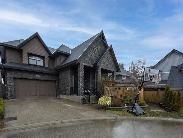 2781 163a Street, Surrey, BC, V3Z 0E4
