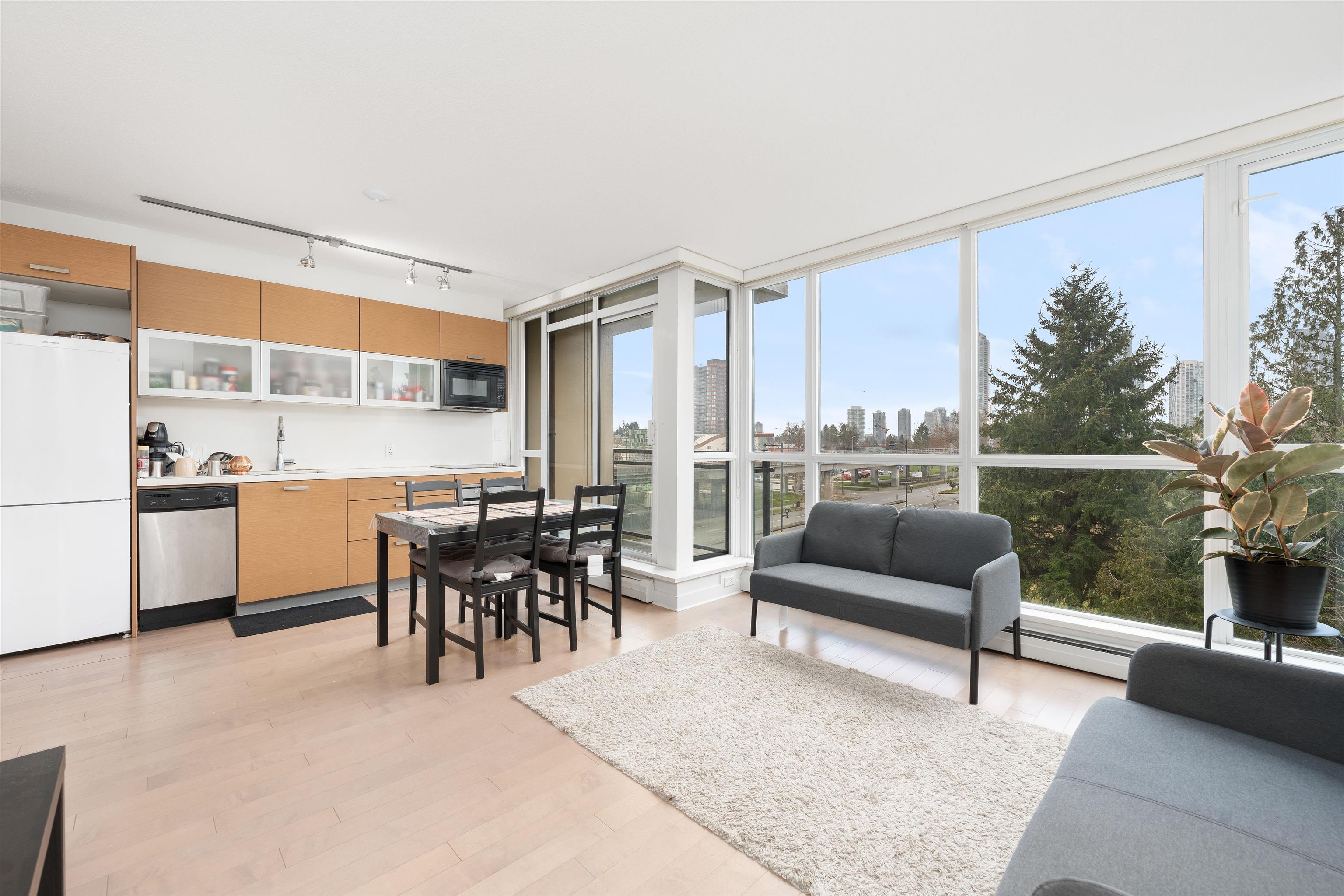 404-10777 University Drive, Surrey, BC, V3T 0E6