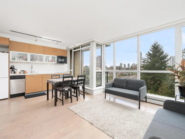 404-10777 University Drive, Surrey, BC, V3T 0E6
