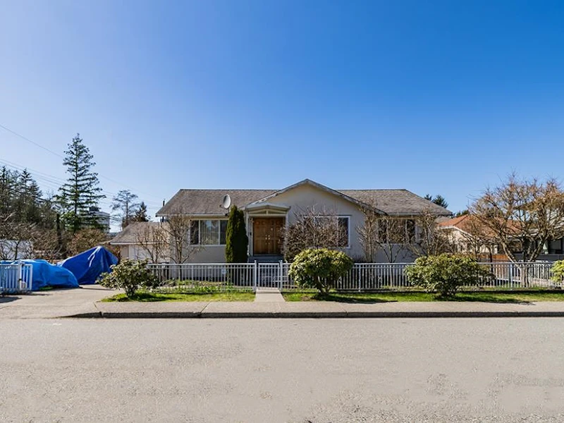 5387 Patterson Avenue, Burnaby BC V5H 2M4