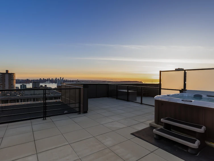 607-108 E 8th Street, North Vancouver, BC, V7L 1H0