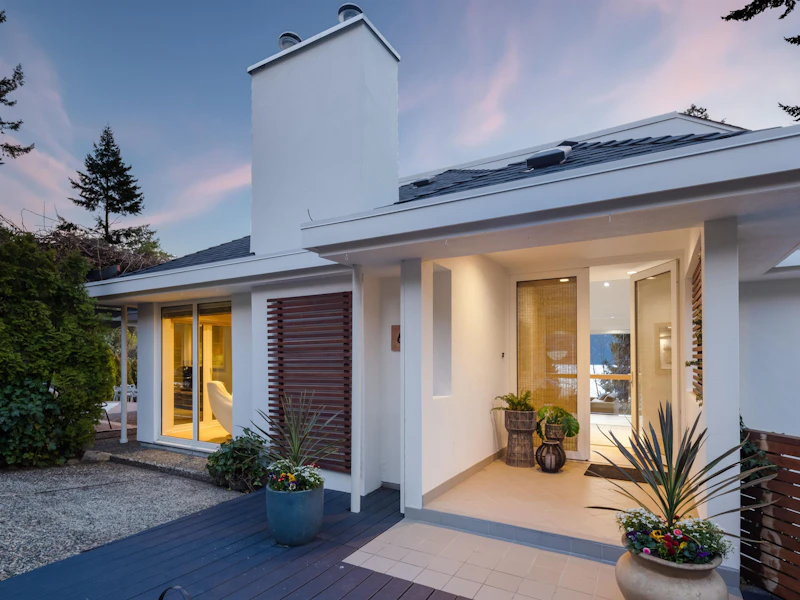 6239 Wellington Avenue, West Vancouver BC V7W 2H5