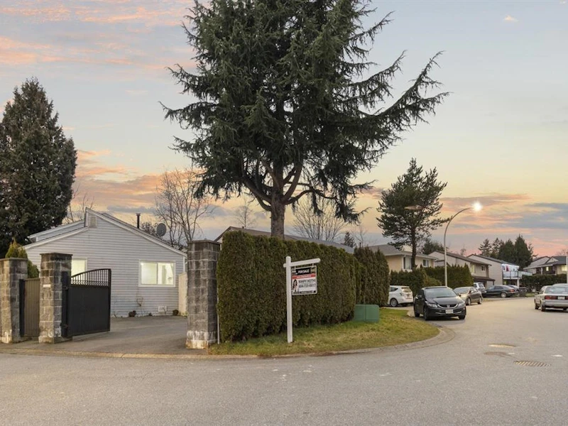 12958 72a Avenue, Surrey BC V3W 6Z2