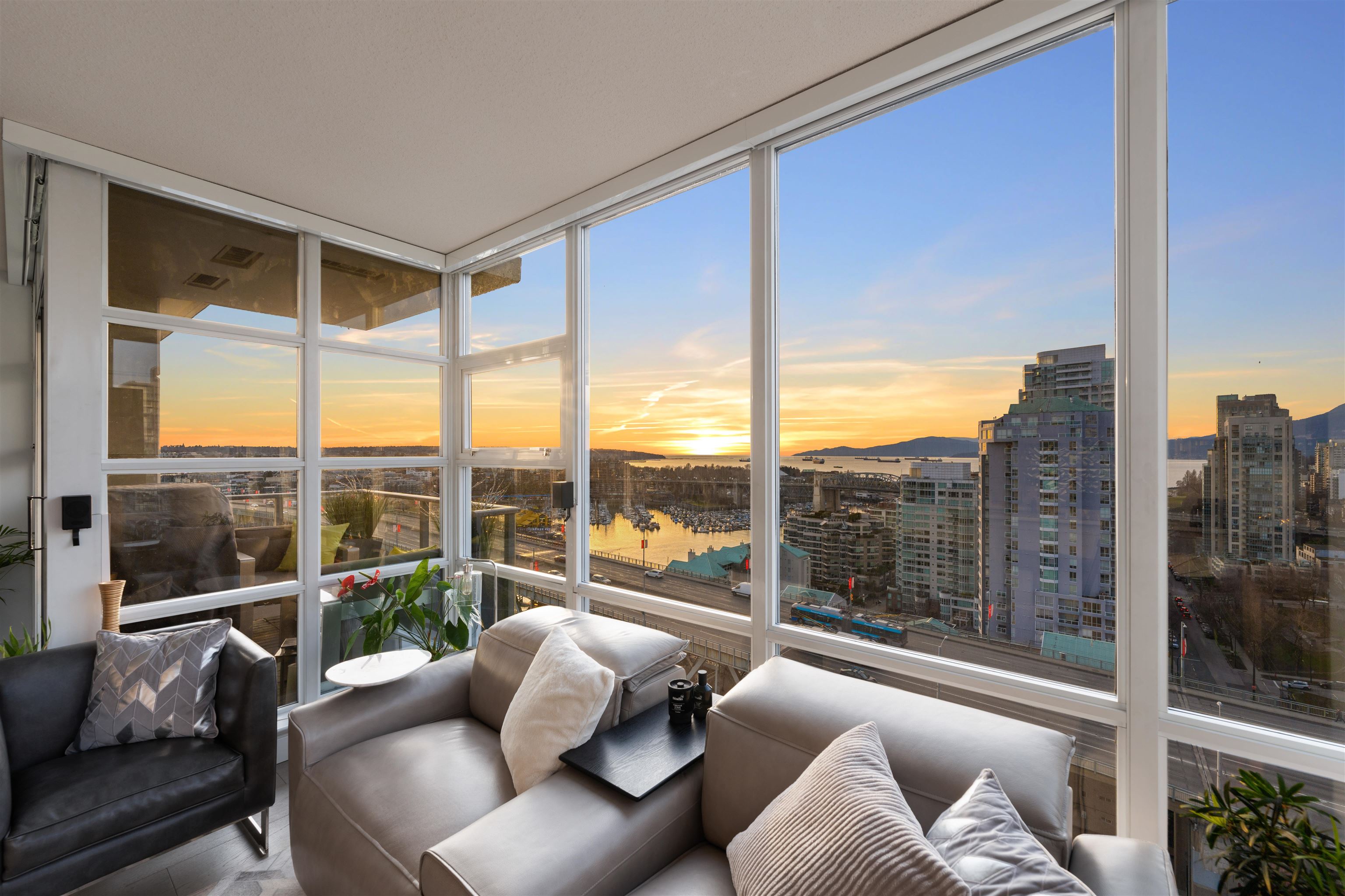 2205-638 Beach Crescent, Vancouver, BC, V6Z 3H4