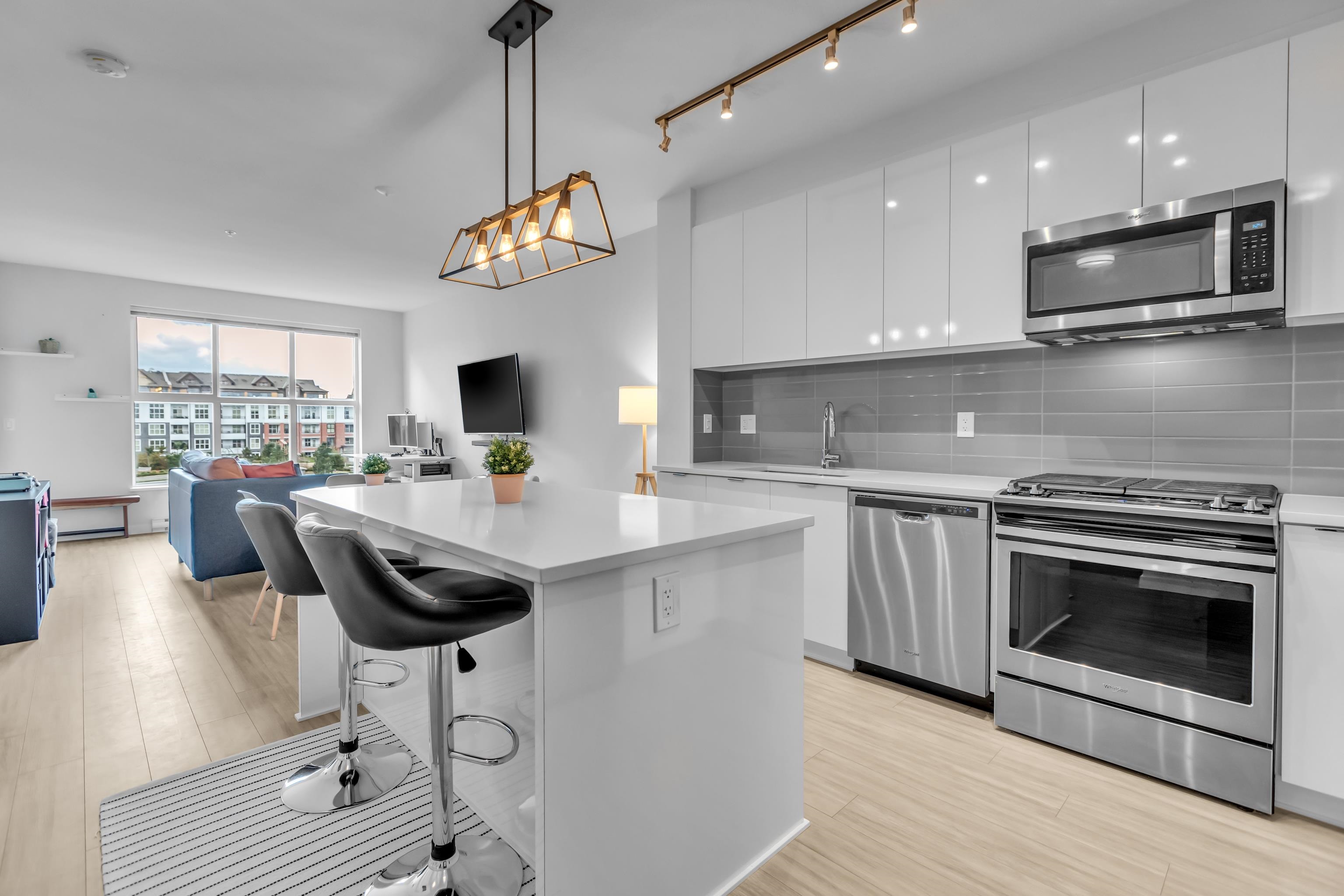 C325-8150 207 Street, Langley, BC, V2Y 4J4