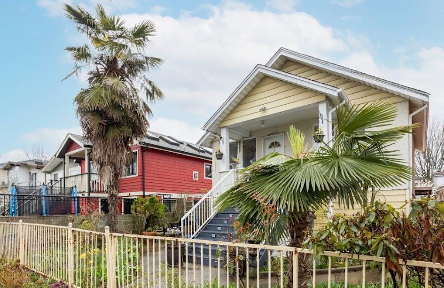 2070 E 26th Avenue, Vancouver, BC, V5N 2W4