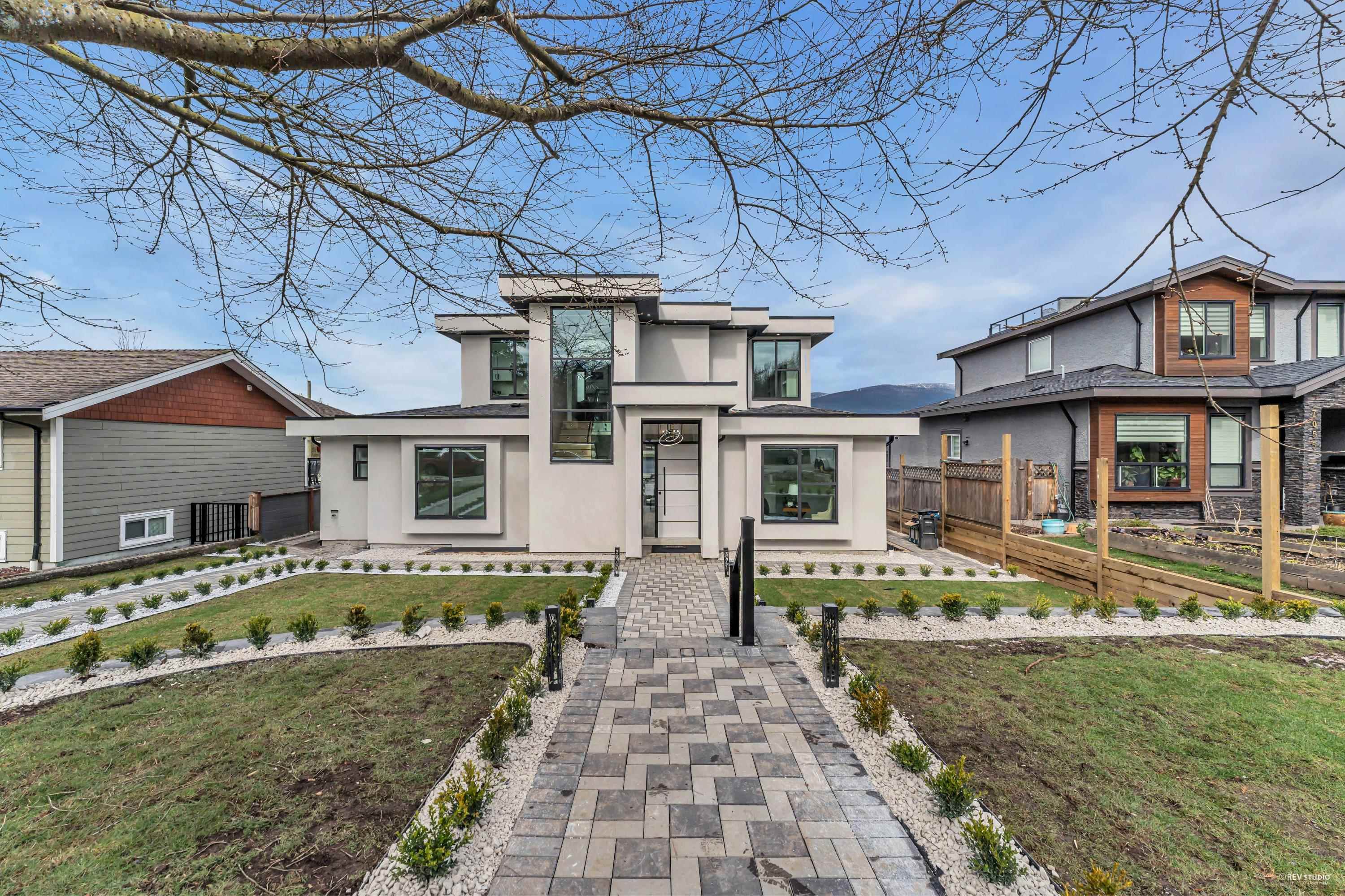 7045 Ridge Drive, Burnaby, BC, V5A 1A8