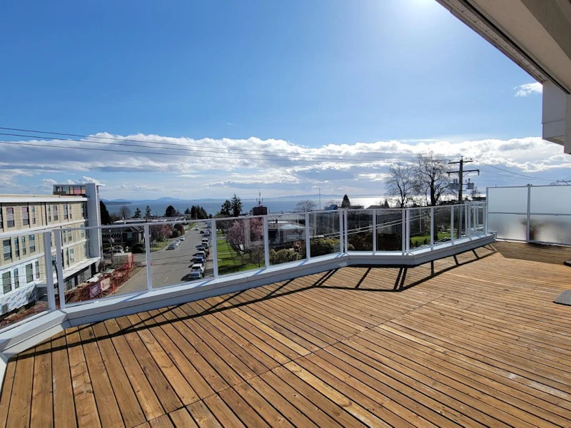 401 - 15367 Buena Vista Avenue, Surrey BC V4B 1Y7