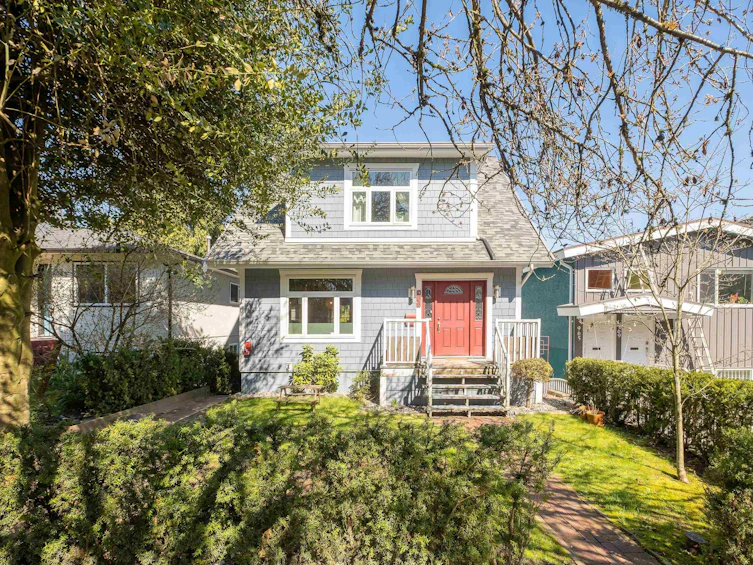 955 E 10th Avenue, Vancouver, BC, V5T 2B3