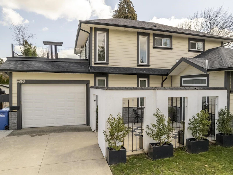 2538 Adelaide Street, Abbotsford BC V2T 3L7