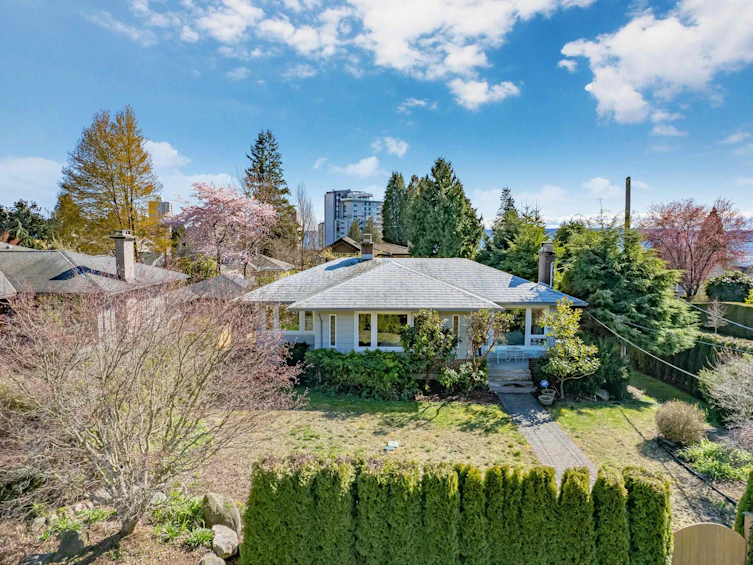 2296 Jefferson Avenue, West Vancouver, BC, V7V 2A8