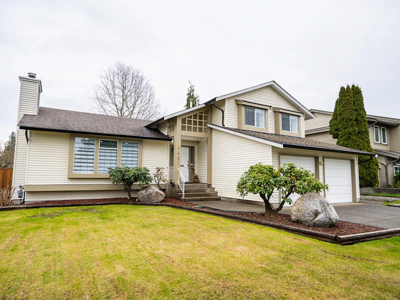 6472 130a Street, Surrey BC V3W 7W8