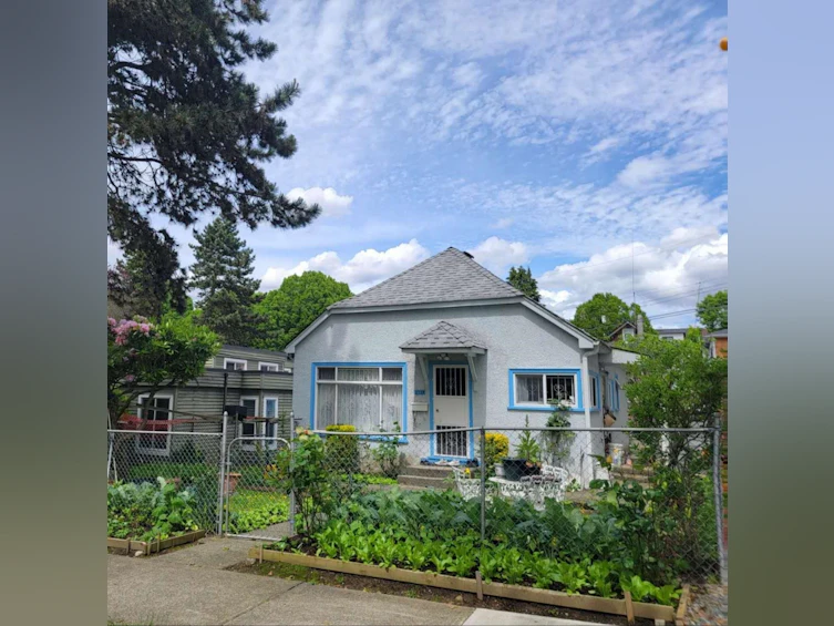 2719 Duke Street, Vancouver, BC, V5R 4S8