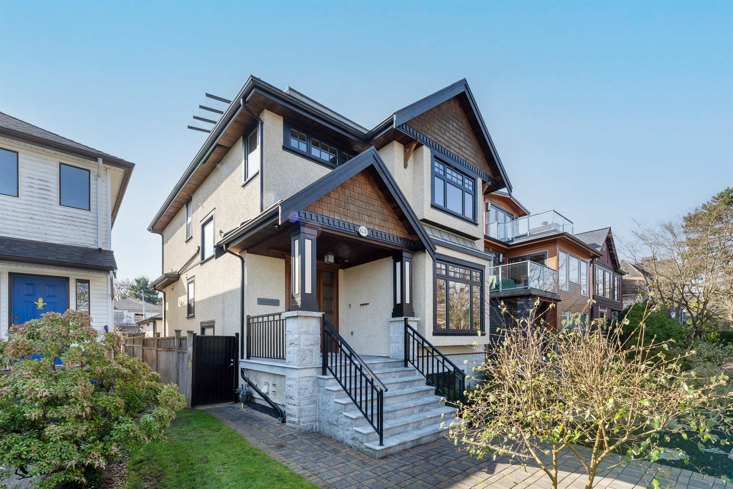 4218 W 11th Avenue, Vancouver, BC, V6R 2L7