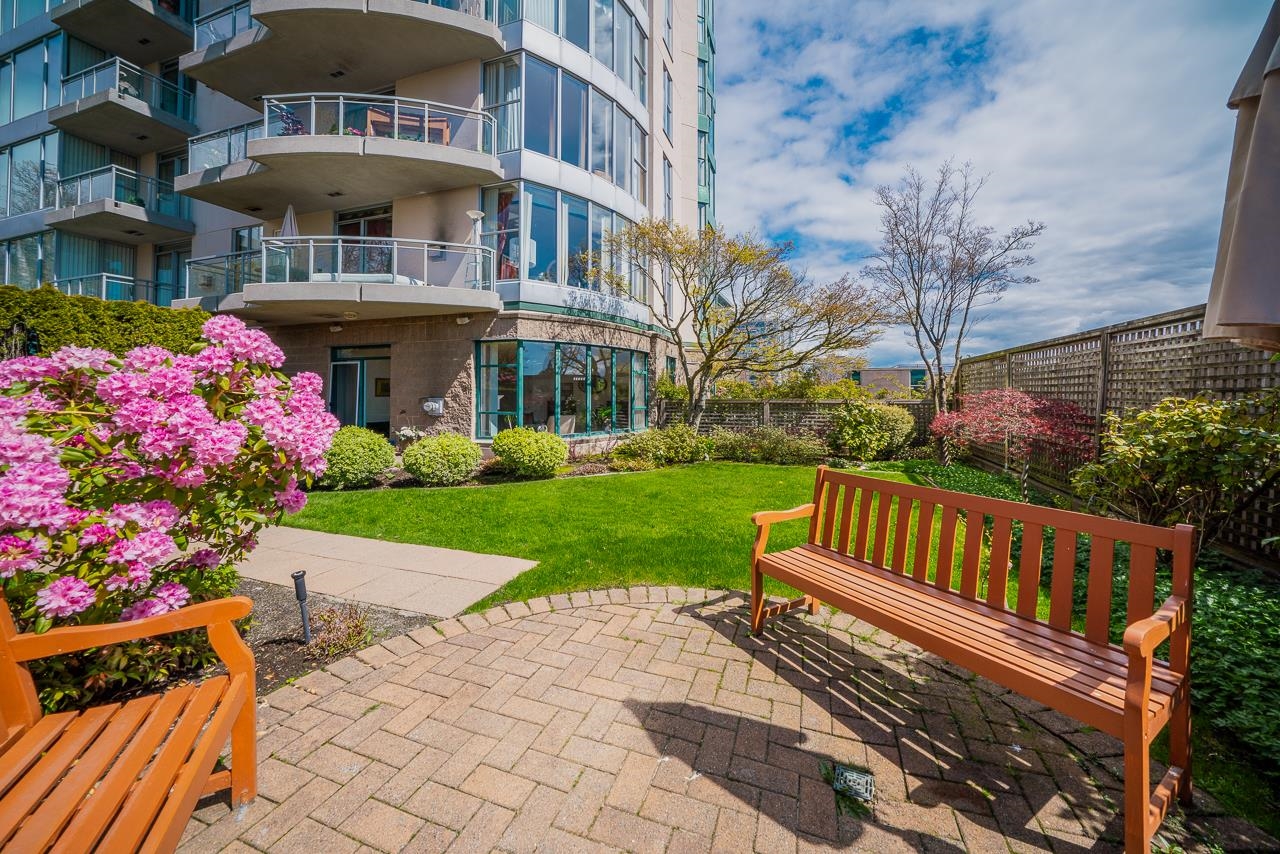 101-588 16th Street, West Vancouver, BC, V7V 3R7