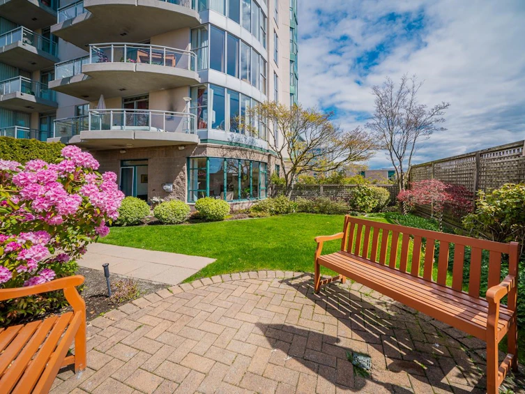 101-588 16th Street, West Vancouver, BC, V7V 3R7
