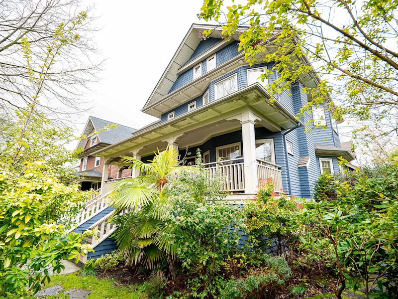 2305 W 8th Avenue, Vancouver BC V6K 2A8