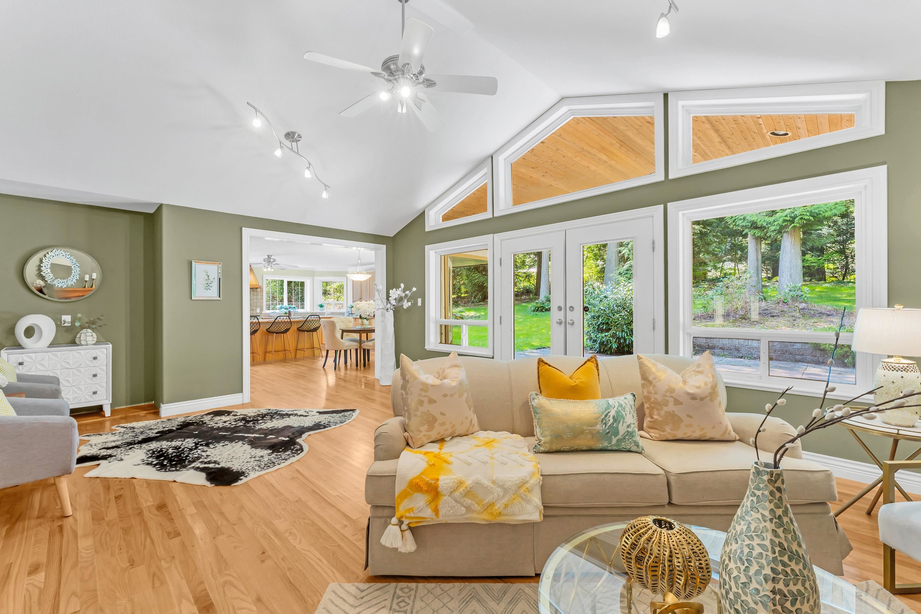 13073 28 Avenue, Surrey, BC, V4P 1K1