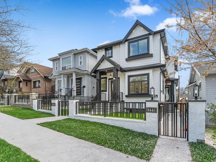 3440 Pandora Street, Vancouver, BC, V5K 1W8