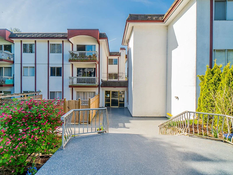 207 - 135 W 21st Street, North Vancouver BC