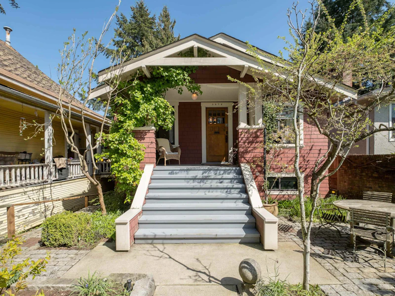 3572 Welwyn Street, Vancouver BC V5N 3Y7