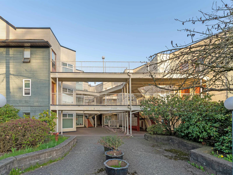 6790 Dow Avenue, Burnaby BC V5H 3C9