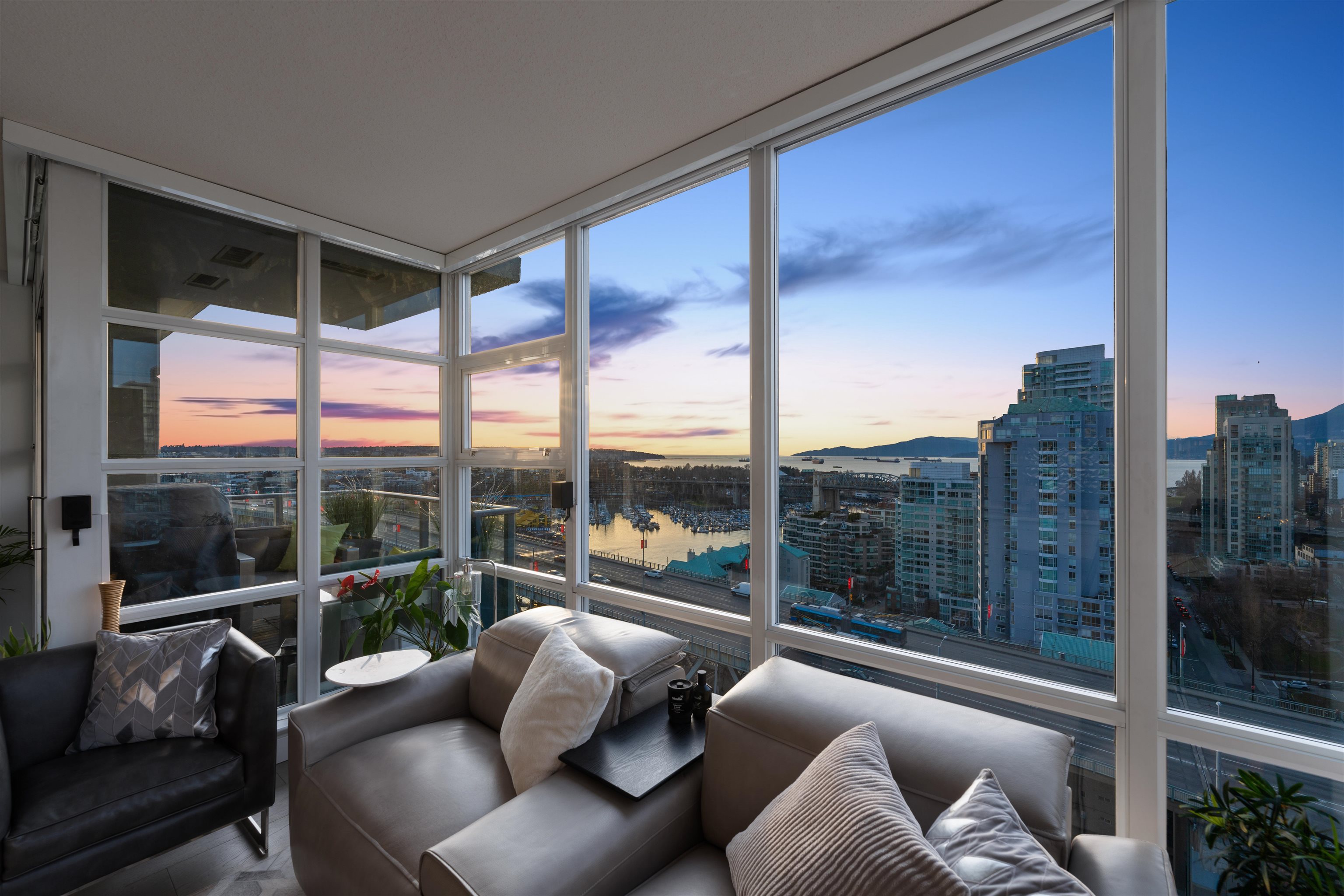 2205-638 Beach Crescent, Vancouver, BC, V6Z 3H4