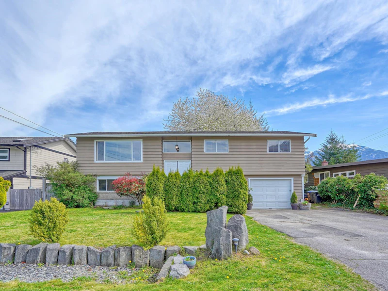 2108 Ridgeway Crescent, Squamish BC V8B 0G2
