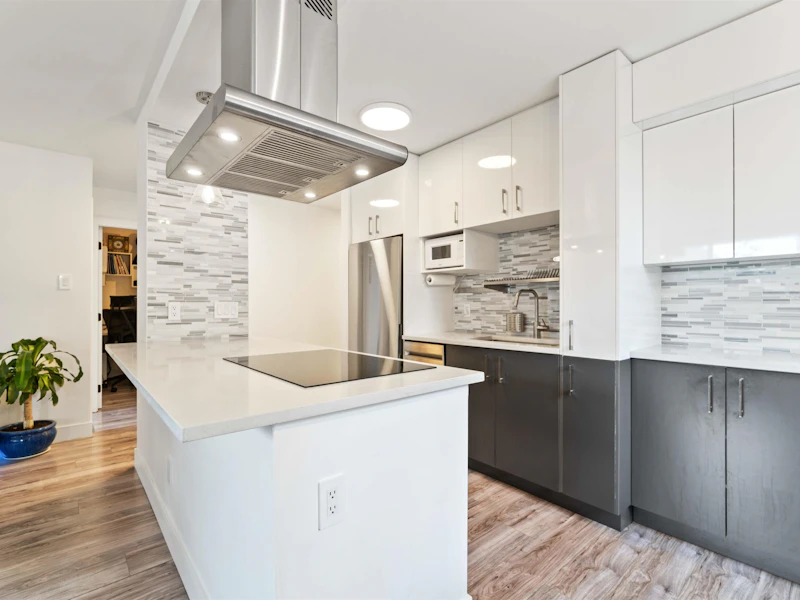 803 - 2020 Fullerton Avenue, North Vancouver BC V7P 3G3