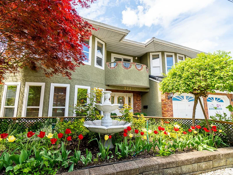 9221 156th Street, Surrey BC V3R 4L1