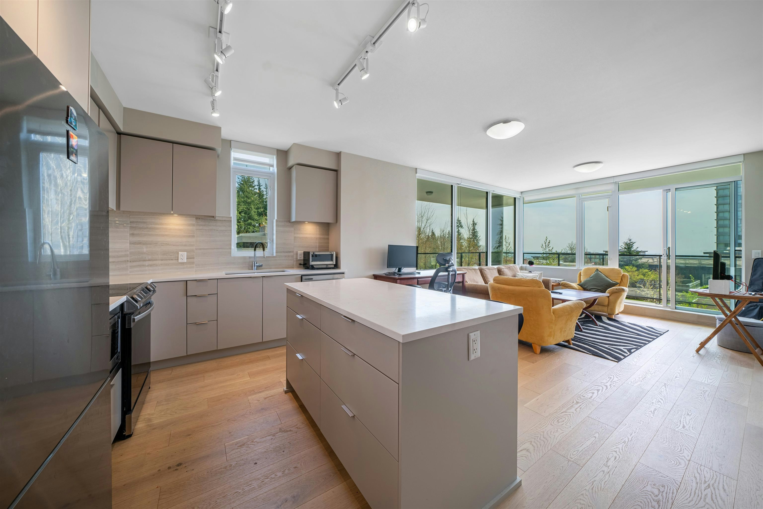 504-8761 University Crescent, Burnaby, BC, V5A 4Y8