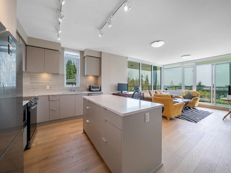 504-8761 University Crescent, Burnaby, BC, V5A 4Y8