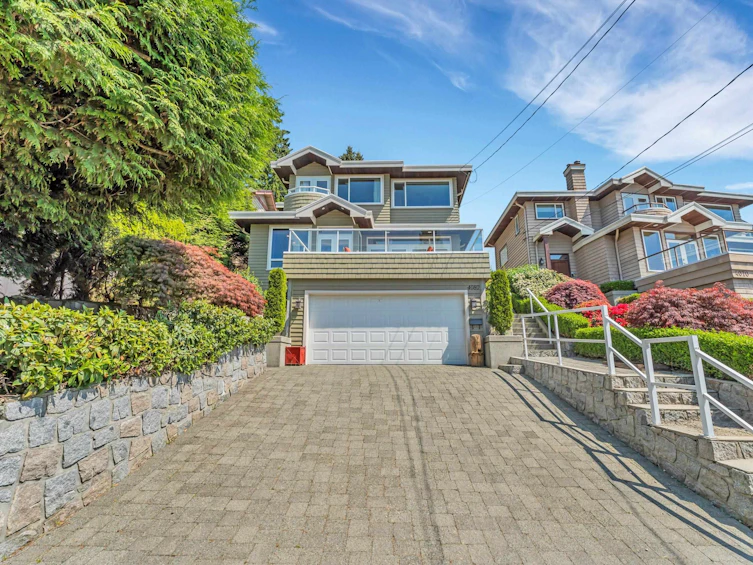 4080 St. Pauls Avenue, North Vancouver, BC, V7N 1T5