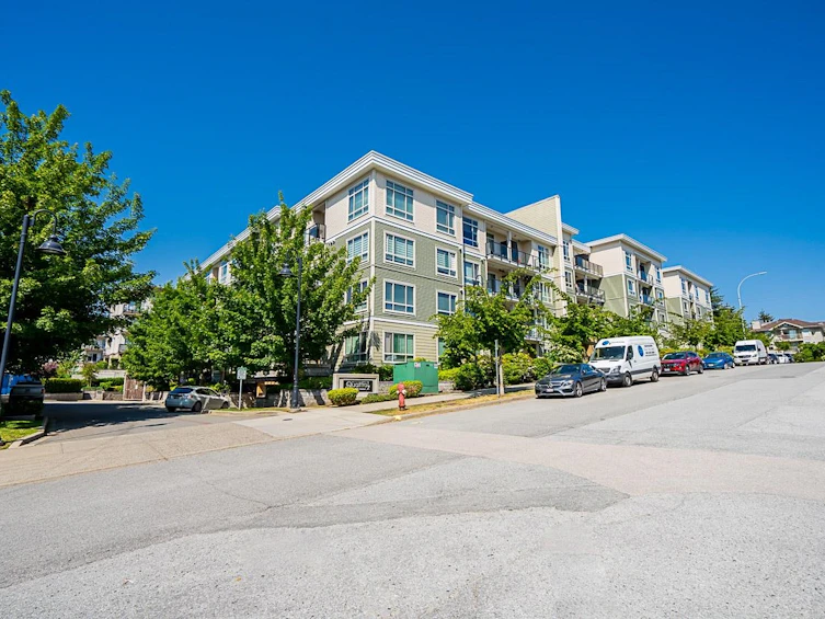 220-13789 107a Avenue, Surrey, BC, V3T 0B8