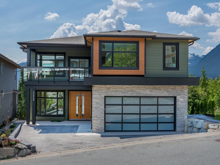 40868 The Crescent, Squamish, BC, V8B 0R9