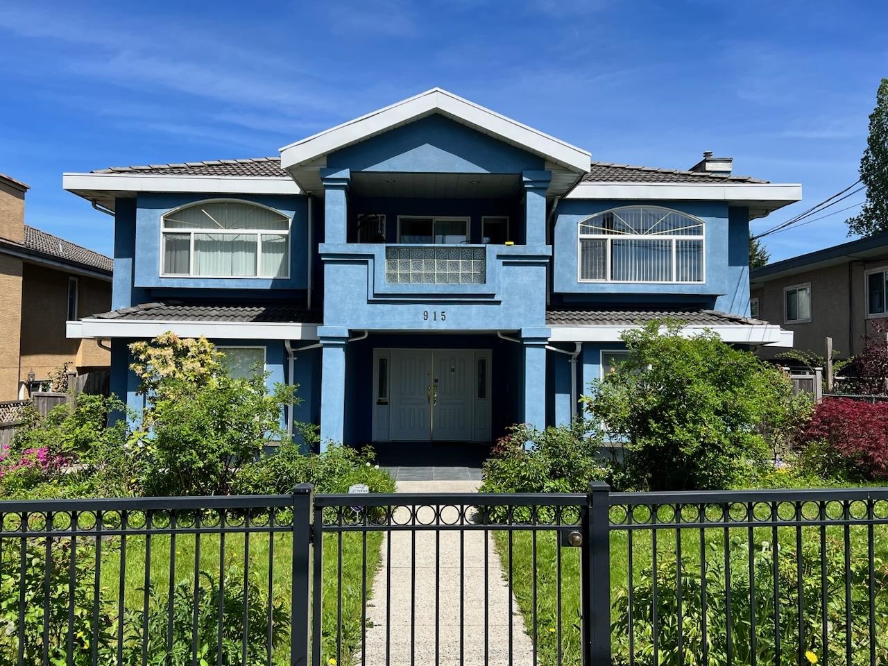 915 Sixth Street, New Westminster, BC, V3L 3C8