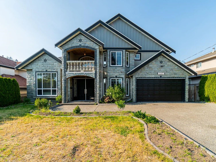 12321 95a Avenue, Surrey, BC, V3V 1R1